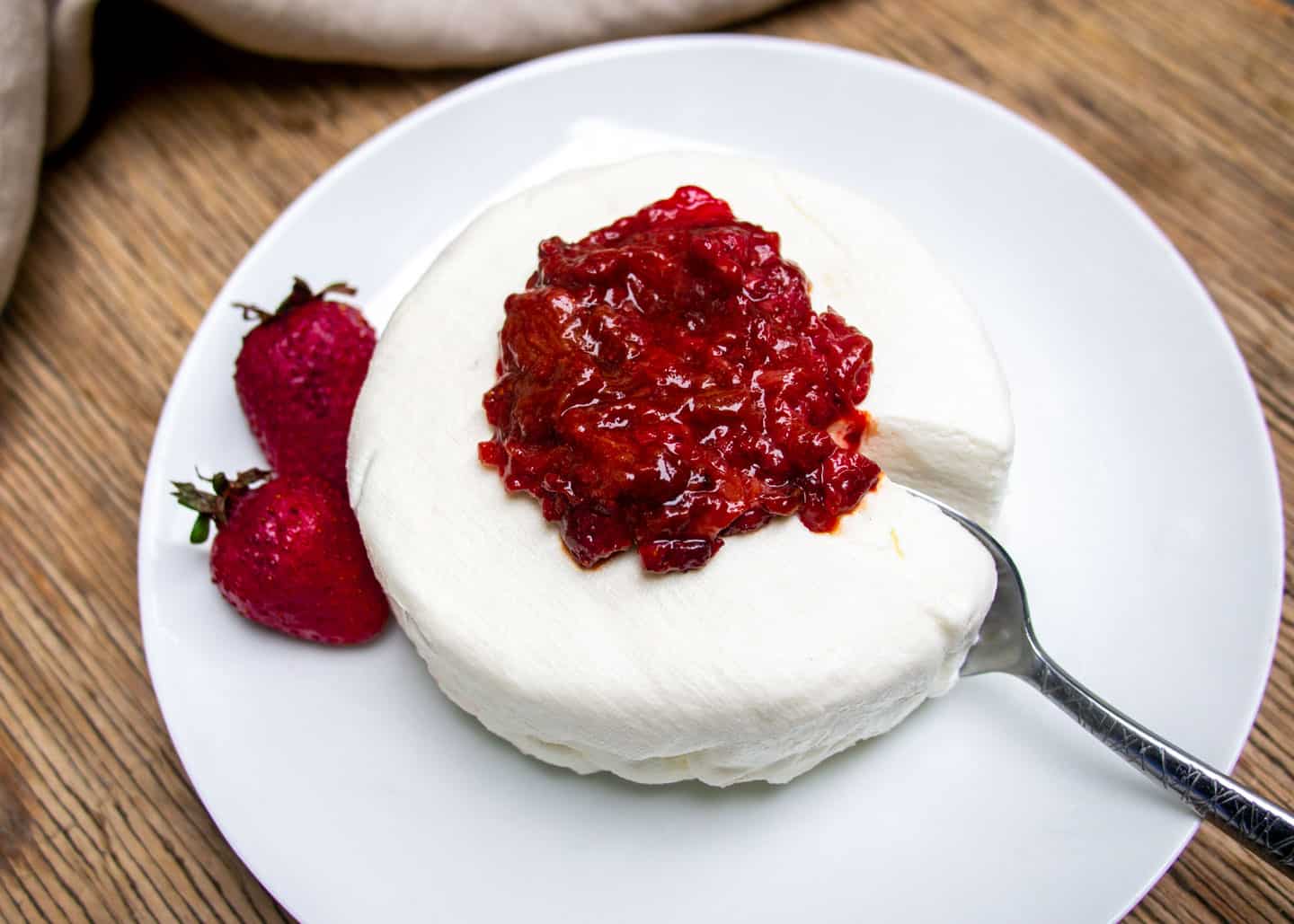 Labneh Cheesecake with Jam on Top